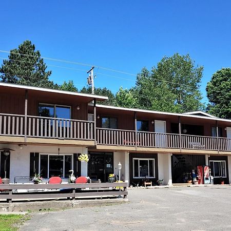 Iron River Lakeshore Motel Ice Lake מראה חיצוני תמונה