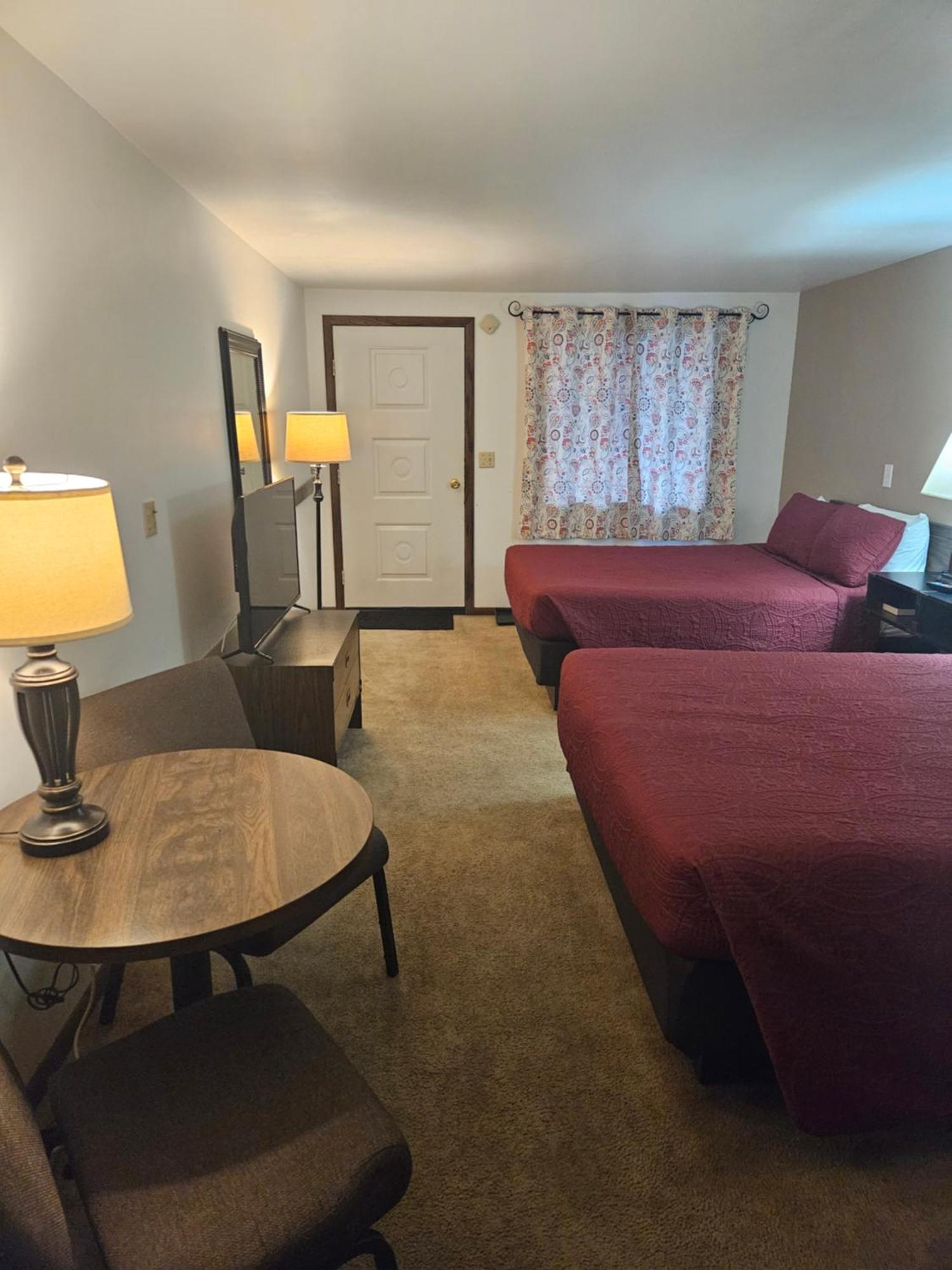 Iron River Lakeshore Motel Ice Lake מראה חיצוני תמונה