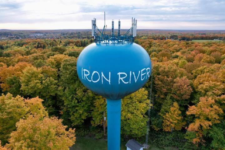 Iron River Lakeshore Motel Ice Lake מראה חיצוני תמונה